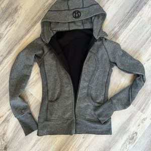 Lululemon scuba size 6